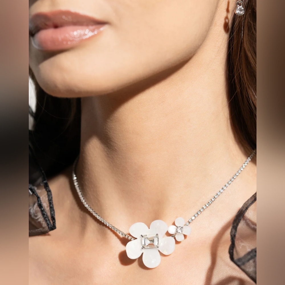 Dainty Deduction Paparazzi White Necklace & Earrings! NIP! 💎🌸🦪📿